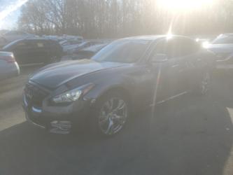 INFINITI Q70 3.7