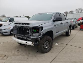 TOYOTA TUNDRA CREWMAX SR5