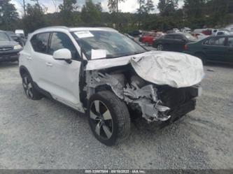 VOLVO XC40 T5 MOMENTUM