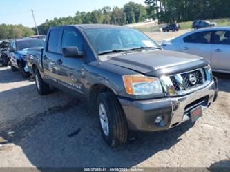 NISSAN TITAN SE