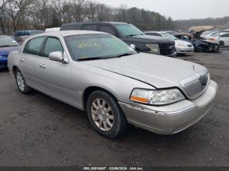 LINCOLN TOWN CAR SIGNATURE LIMITED