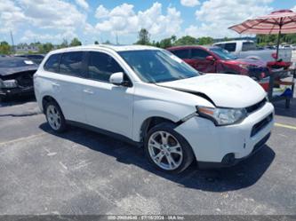 MITSUBISHI OUTLANDER SE