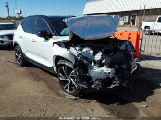 VOLVO XC40 T5 MOMENTUM/T5 R-DESIGN