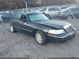 LINCOLN TOWN CAR SIGNATURE LIMITED