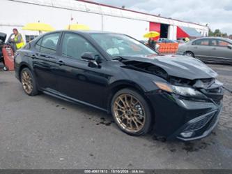 TOYOTA CAMRY HYBRID SE NIGHTSHADE