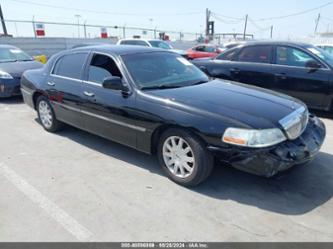 LINCOLN TOWN CAR SIGNATURE LIMITED