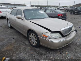 LINCOLN TOWN CAR SIGNATURE LIMITED