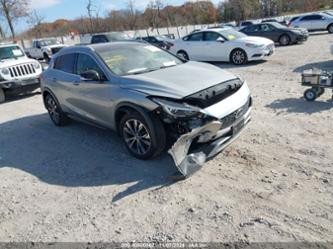 INFINITI QX30 LUXE