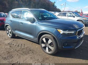 VOLVO XC40 T5 MOMENTUM