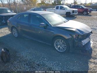 TOYOTA CAMRY HYBRID XLE