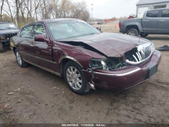 LINCOLN TOWN CAR SIGNATURE LIMITED