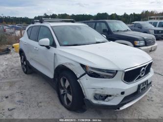 VOLVO XC40 T4 MOMENTUM