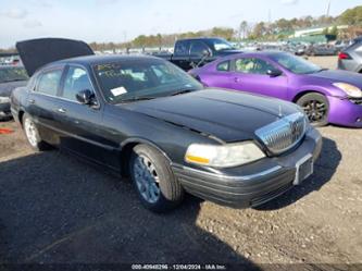 LINCOLN TOWN CAR SIGNATURE LIMITED