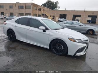 TOYOTA CAMRY HYBRID XSE