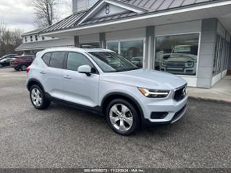 VOLVO XC40 T5 MOMENTUM