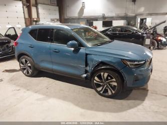 VOLVO XC40 B5 PLUS BRIGHT THEME