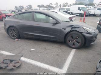 TESLA MODEL 3 REAR-WHEEL DRIVE