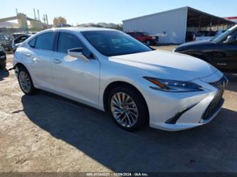 LEXUS ES 300H ULTRA LUXURY