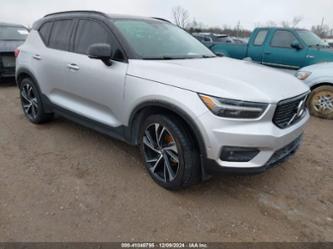 VOLVO XC40 T5 R-DESIGN