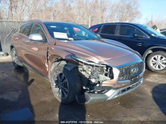 INFINITI QX30 PREMIUM