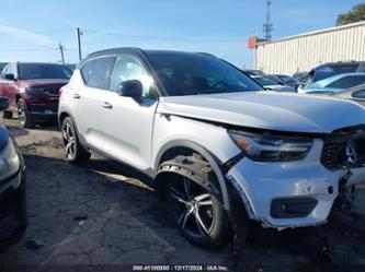 VOLVO XC40 T5 R-DESIGN