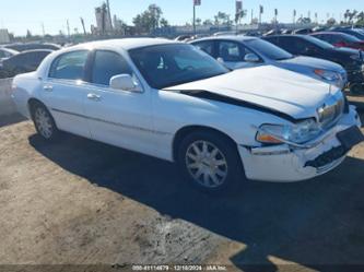 LINCOLN TOWN CAR SIGNATURE LIMITED