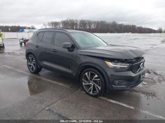 VOLVO XC40 T5 R-DESIGN