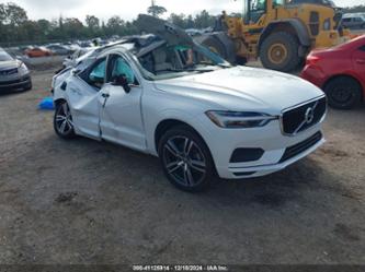 VOLVO XC60 T5 MOMENTUM