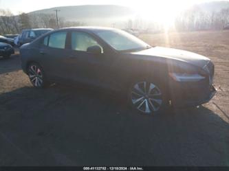 VOLVO S60 B5 MOMENTUM