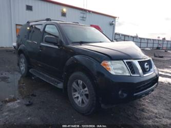 NISSAN PATHFINDER SE