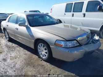 LINCOLN TOWN CAR SIGNATURE LIMITED