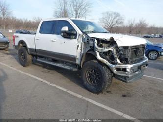 FORD F-250 LARIAT