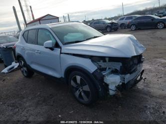 VOLVO XC40 T5 MOMENTUM