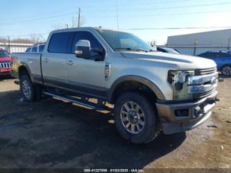 FORD F-250 LARIAT