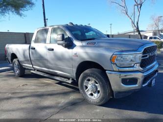 RAM 2500 TRADESMAN 4X4 8 BOX