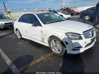 MERCEDES-BENZ C-CLASS LUXURY/SPORT