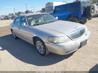 LINCOLN TOWN CAR SIGNATURE LIMITED