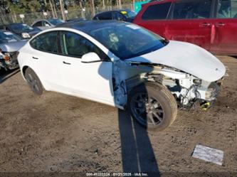 TESLA MODEL 3 REAR-WHEEL DRIVE