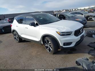 VOLVO XC40 T4 R-DESIGN